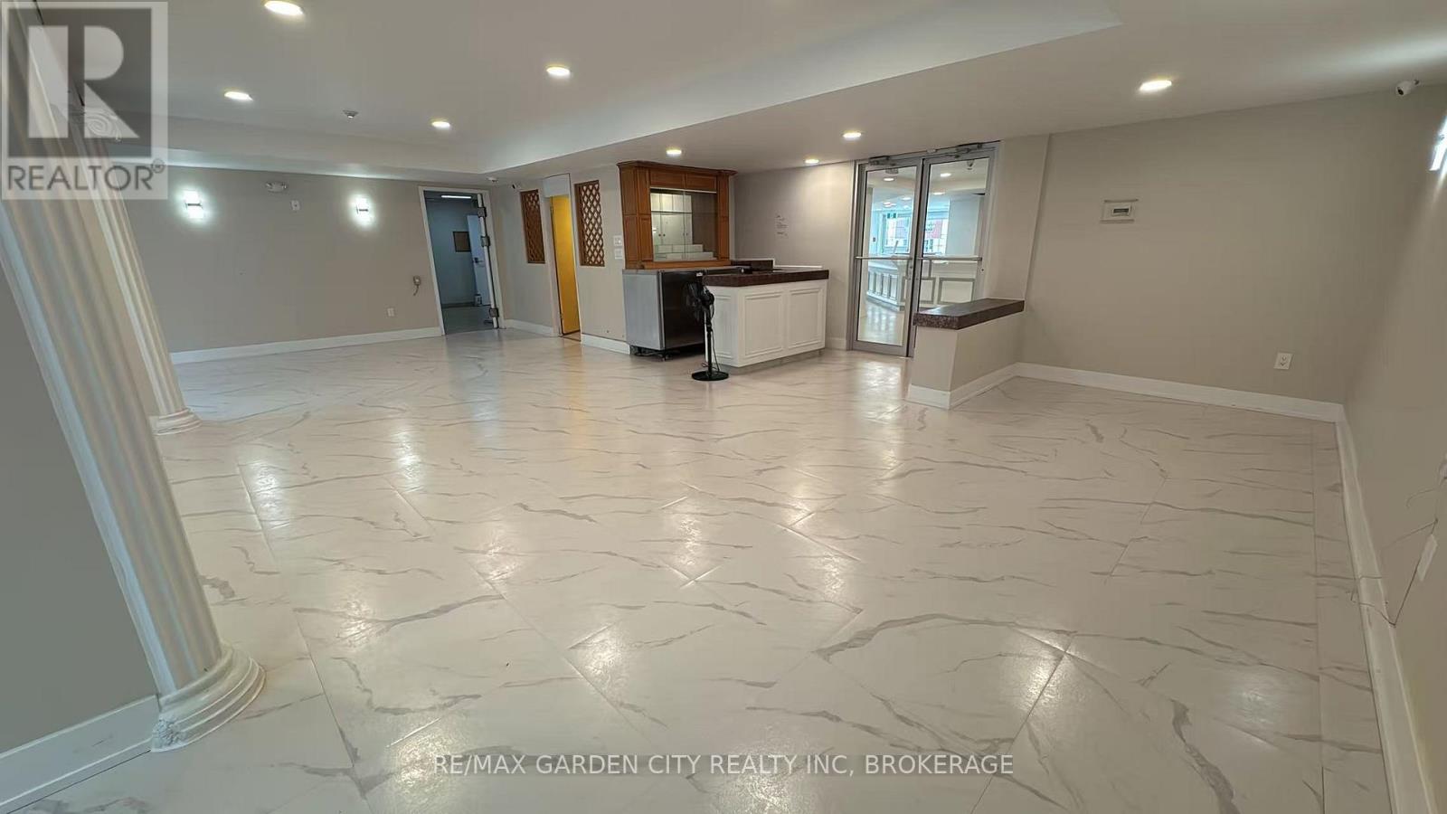 Commercial Unit - 7737 Lundy's Lane, Niagara Falls, Ontario  L2H 1H3 - Photo 17 - X12496902