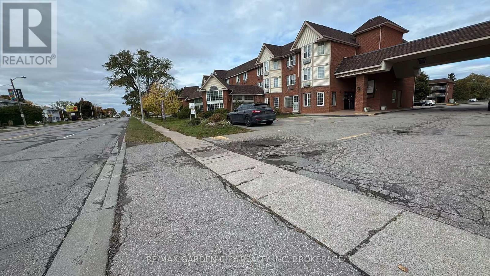 Commercial Unit - 7737 Lundy's Lane, Niagara Falls, Ontario  L2H 1H3 - Photo 2 - X12496902