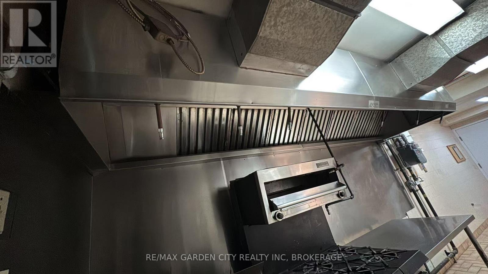 Commercial Unit - 7737 Lundy's Lane, Niagara Falls, Ontario  L2H 1H3 - Photo 3 - X12496902