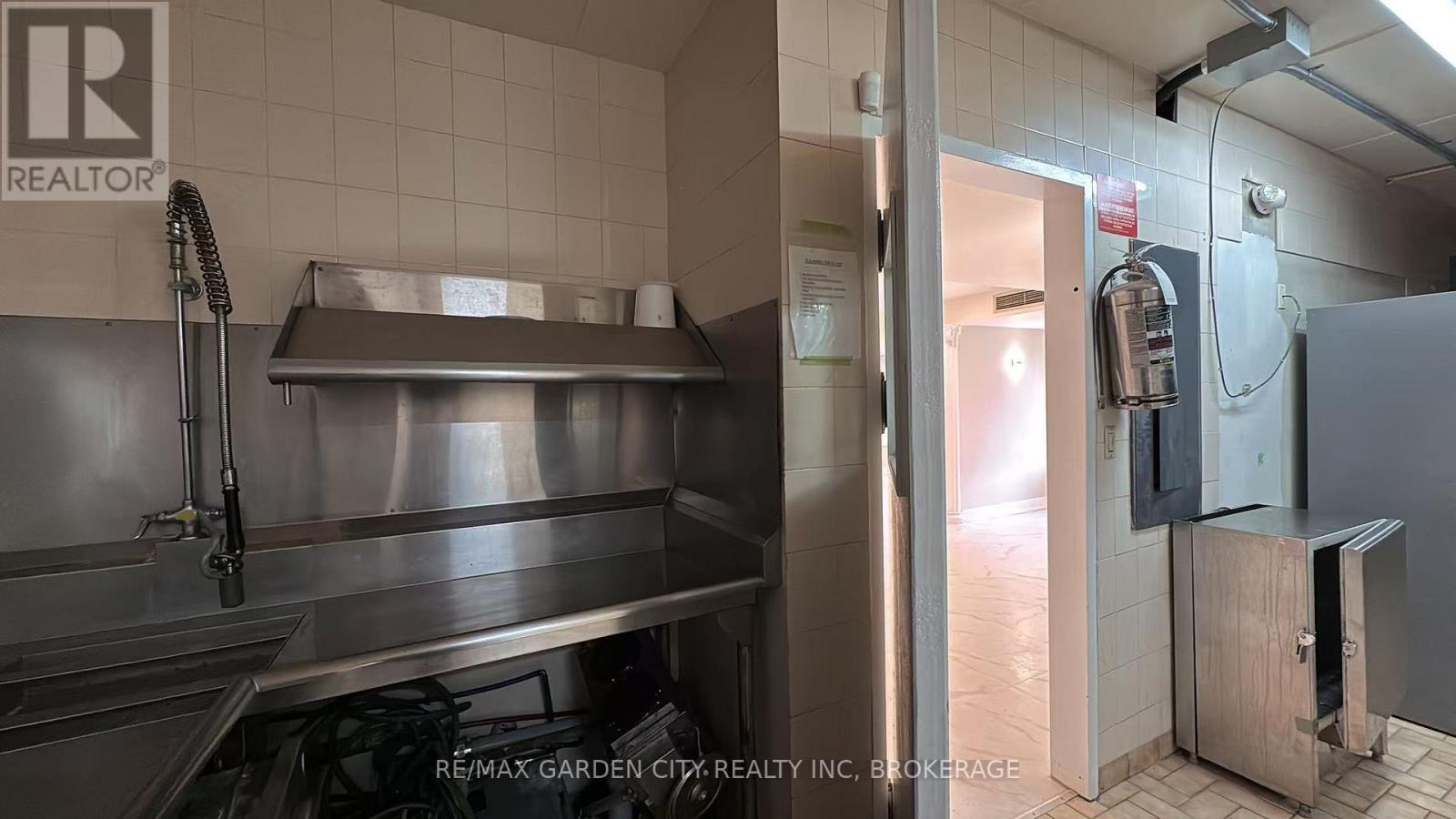 Commercial Unit - 7737 Lundy's Lane, Niagara Falls, Ontario  L2H 1H3 - Photo 5 - X12496902