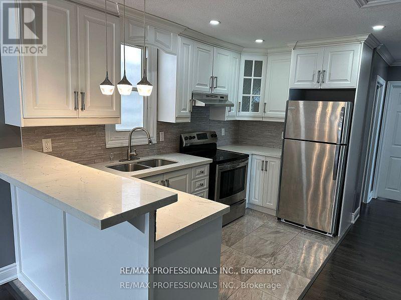 Upper - 167.5 Grosvenor Avenue N, Hamilton, Ontario  L8L 7S1 - Photo 3 - X12496824