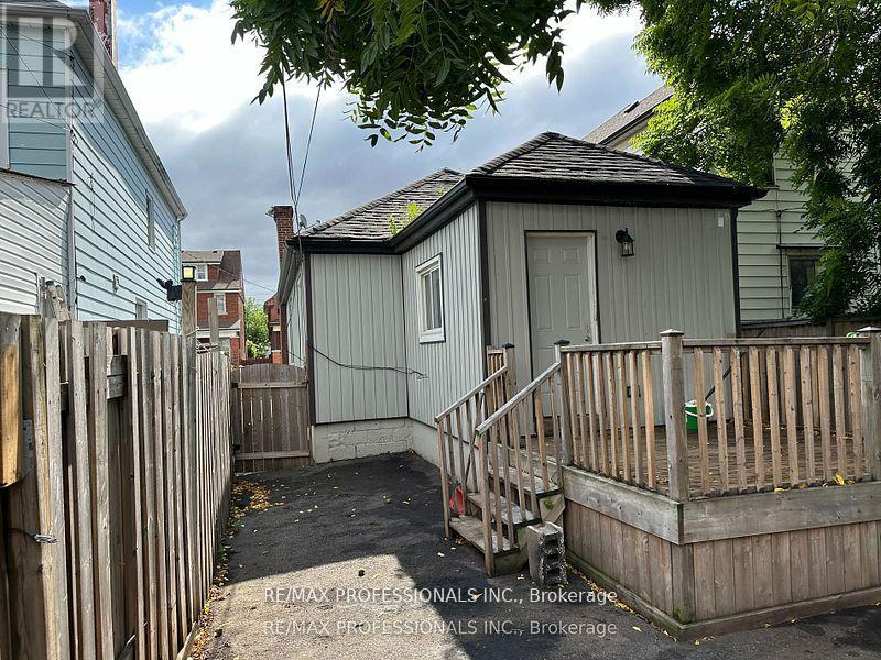 Upper - 167.5 Grosvenor Avenue N, Hamilton, Ontario  L8L 7S1 - Photo 9 - X12496824