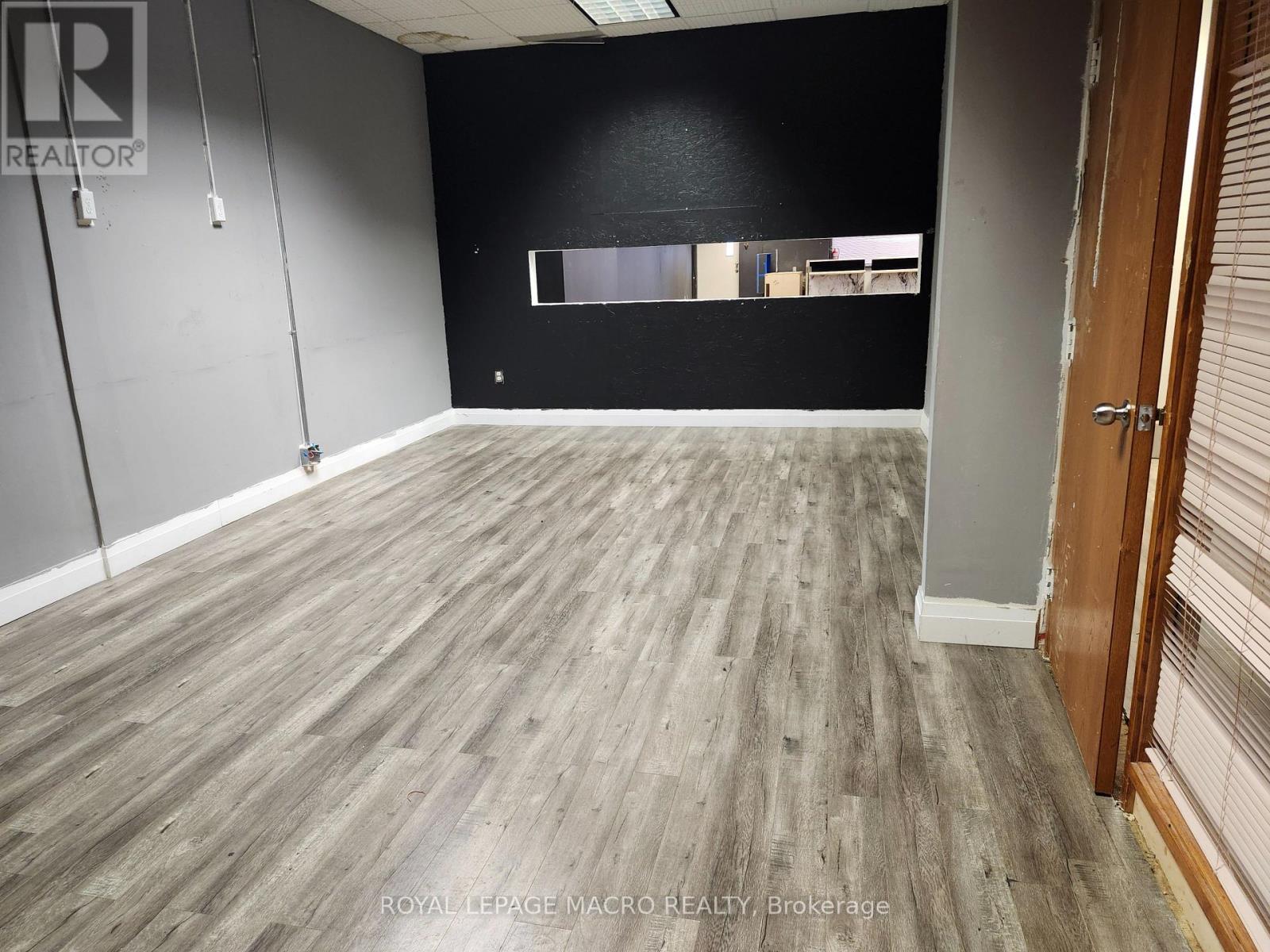 4365 Queen Street, Niagara Falls, Ontario  L2E 2K9 - Photo 15 - X12496828