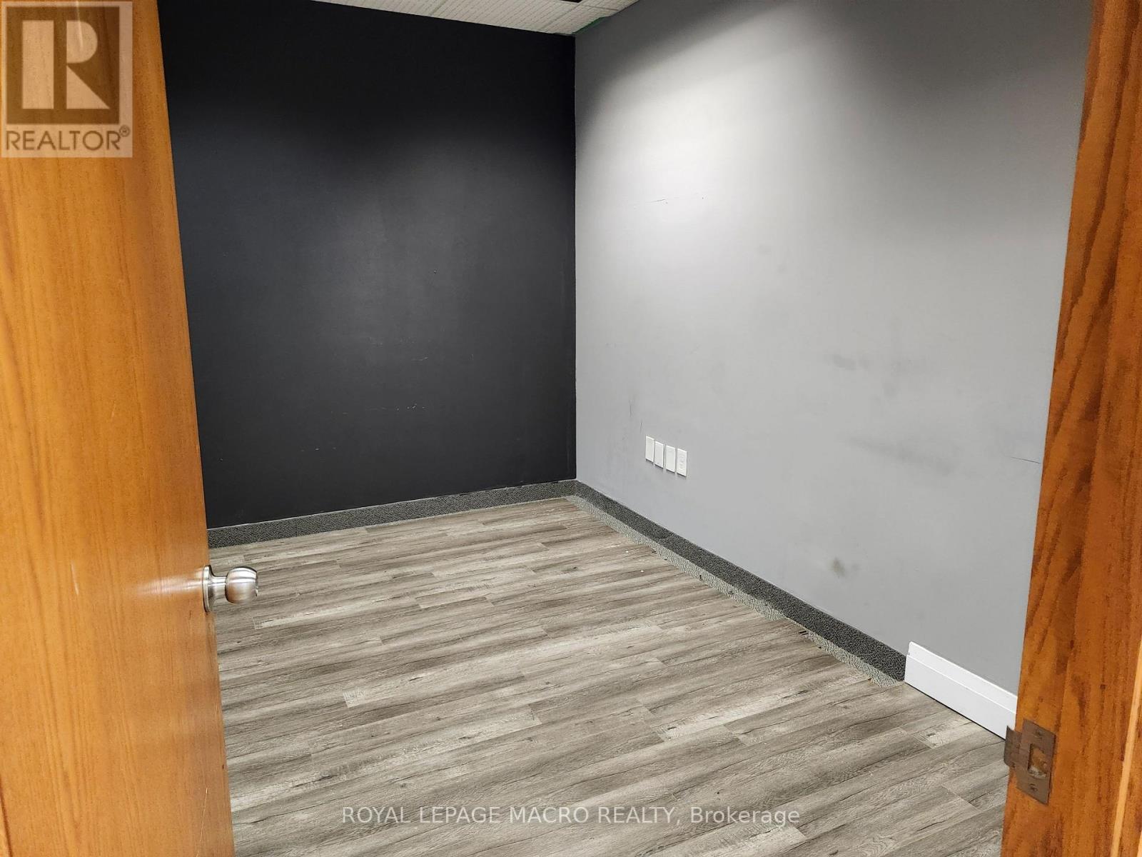 4365 Queen Street, Niagara Falls, Ontario  L2E 2K9 - Photo 19 - X12496828