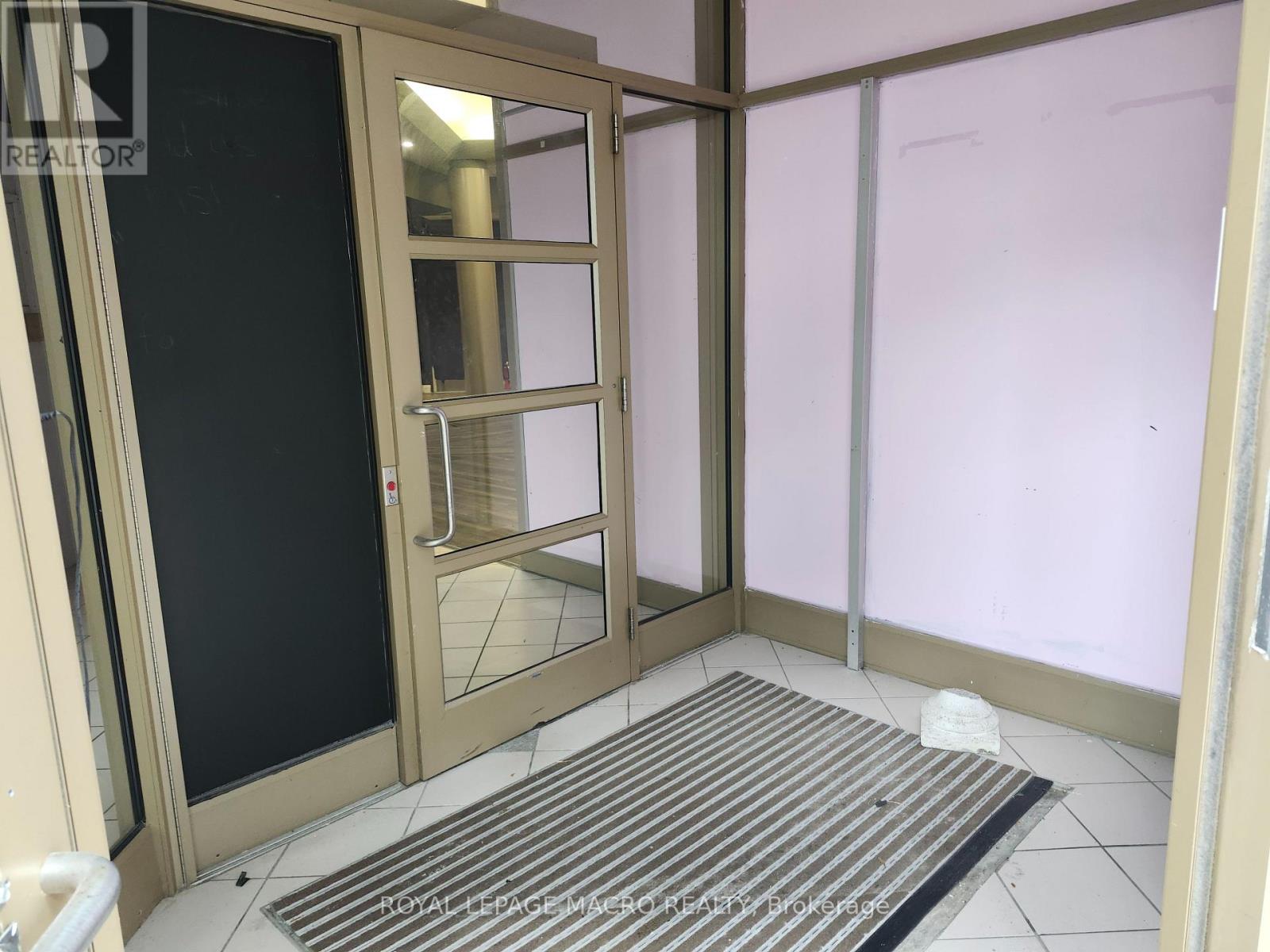 4365 Queen Street, Niagara Falls, Ontario  L2E 2K9 - Photo 3 - X12496828