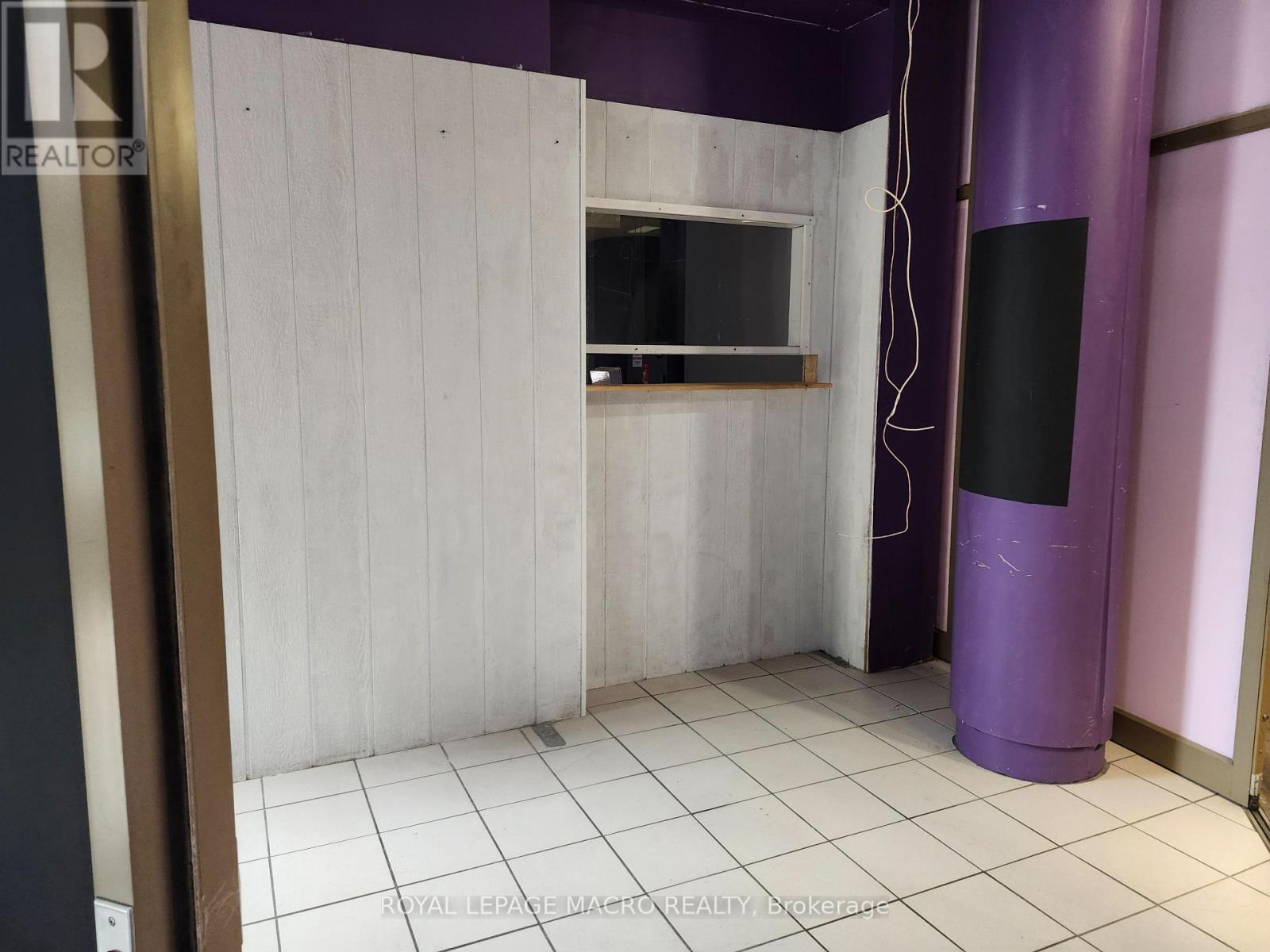 4365 Queen Street, Niagara Falls, Ontario  L2E 2K9 - Photo 4 - X12496828