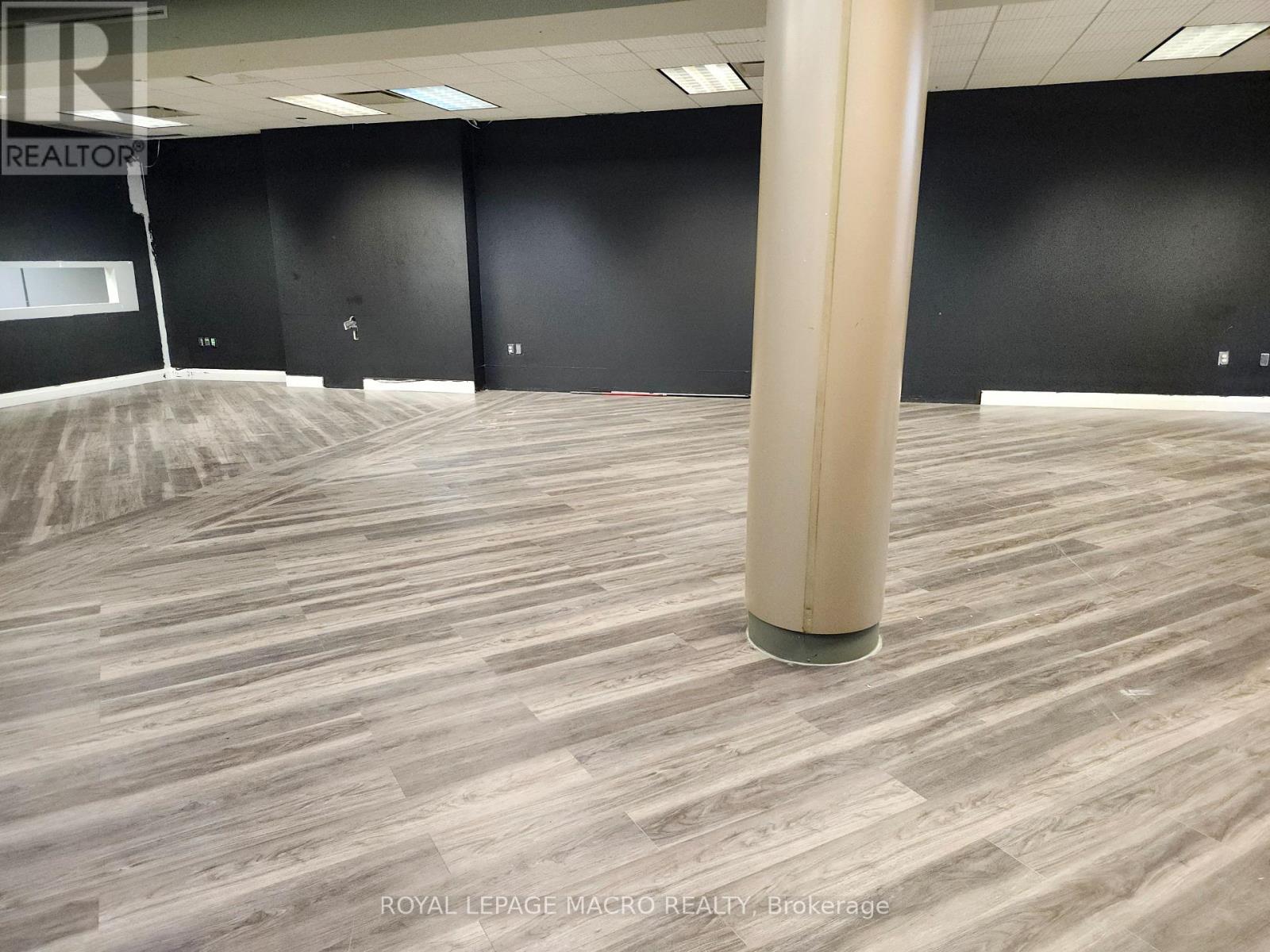 4365 Queen Street, Niagara Falls, Ontario  L2E 2K9 - Photo 7 - X12496828