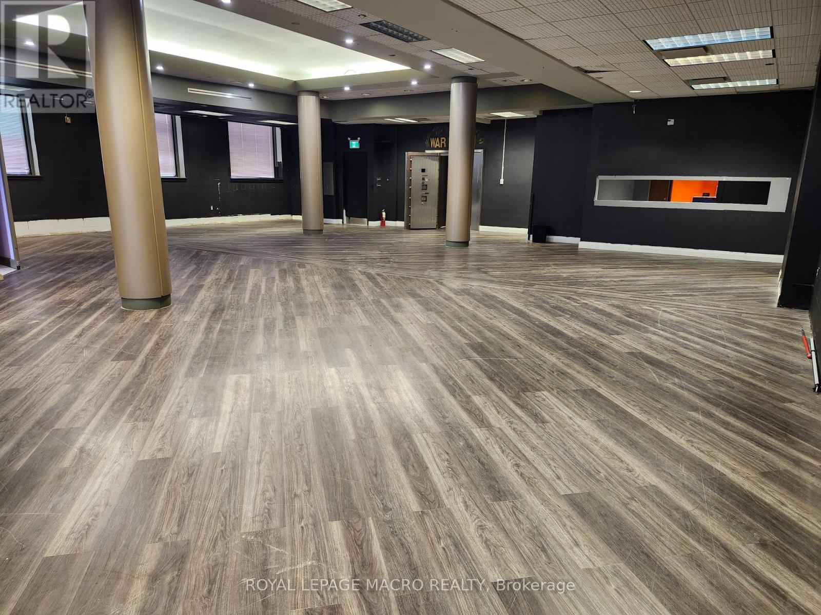 4365 Queen Street, Niagara Falls, Ontario  L2E 2K9 - Photo 9 - X12496828