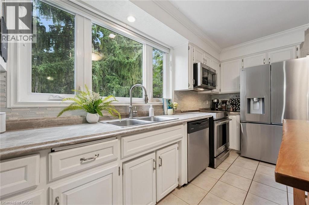 4 Berkley Place, Guelph, Ontario  N1E 1E6 - Photo 9 - 40784708