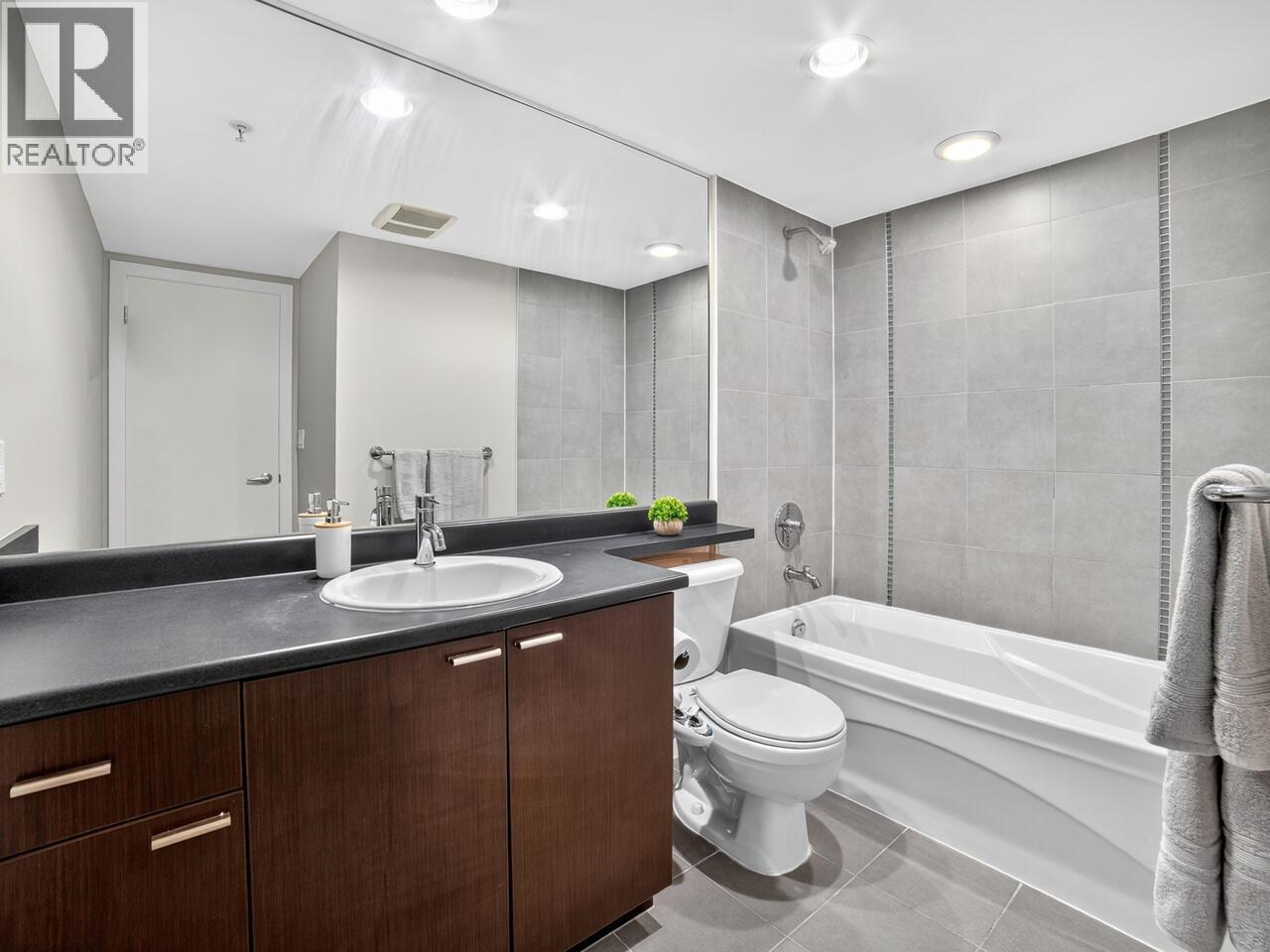 704 39 Sixth Street, New Westminster, British Columbia  V3L 0B3 - Photo 12 - R3063608