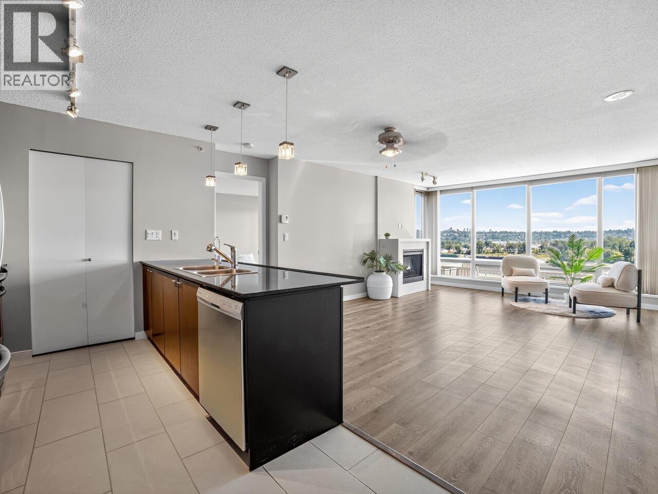 704 39 Sixth Street, New Westminster, British Columbia  V3L 0B3 - Photo 2 - R3063608