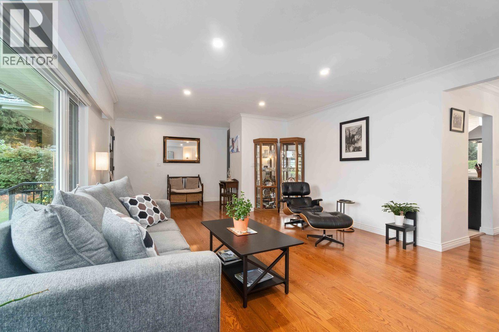 660 Gatensbury Street, Coquitlam, British Columbia  V3J 5G8 - Photo 10 - R3063351