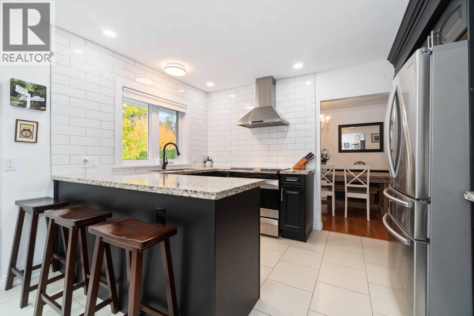 660 Gatensbury Street, Coquitlam, British Columbia  V3J 5G8 - Photo 6 - R3063351