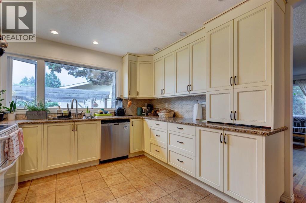 3608 58 Avenue Sw, Calgary, Alberta T3E 5H6 - Photo 3 - A2252662