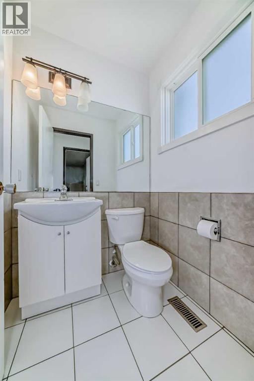 79 Bermuda Drive Nw, Calgary, Alberta  T3K 1H5 - Photo 11 - A2257528