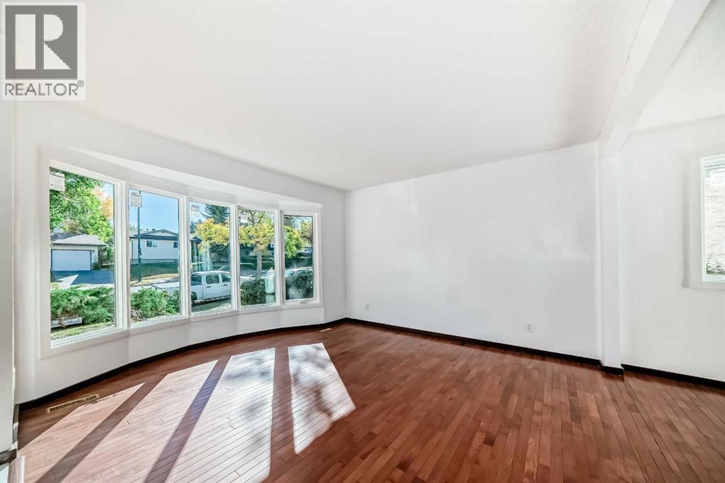 79 Bermuda Drive Nw, Calgary, Alberta  T3K 1H5 - Photo 6 - A2257528