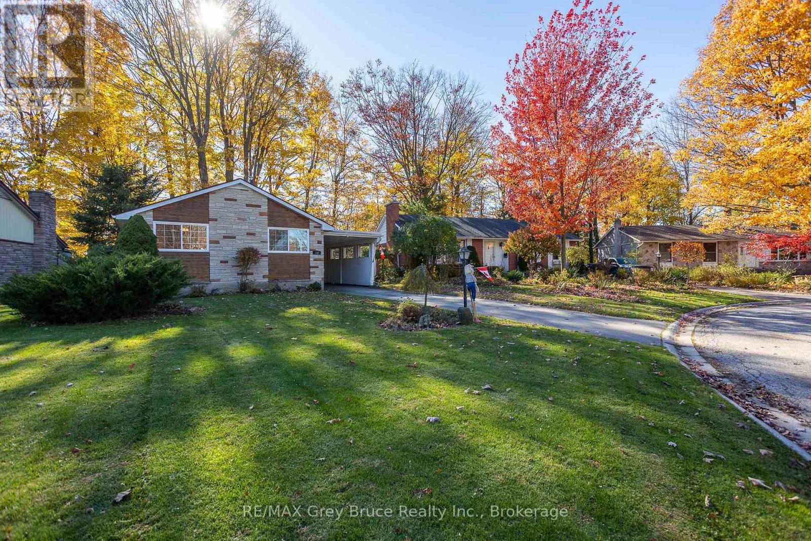 242 6th Avenue E, Owen Sound, Ontario  N4K 2T3 - Photo 2 - X12496874