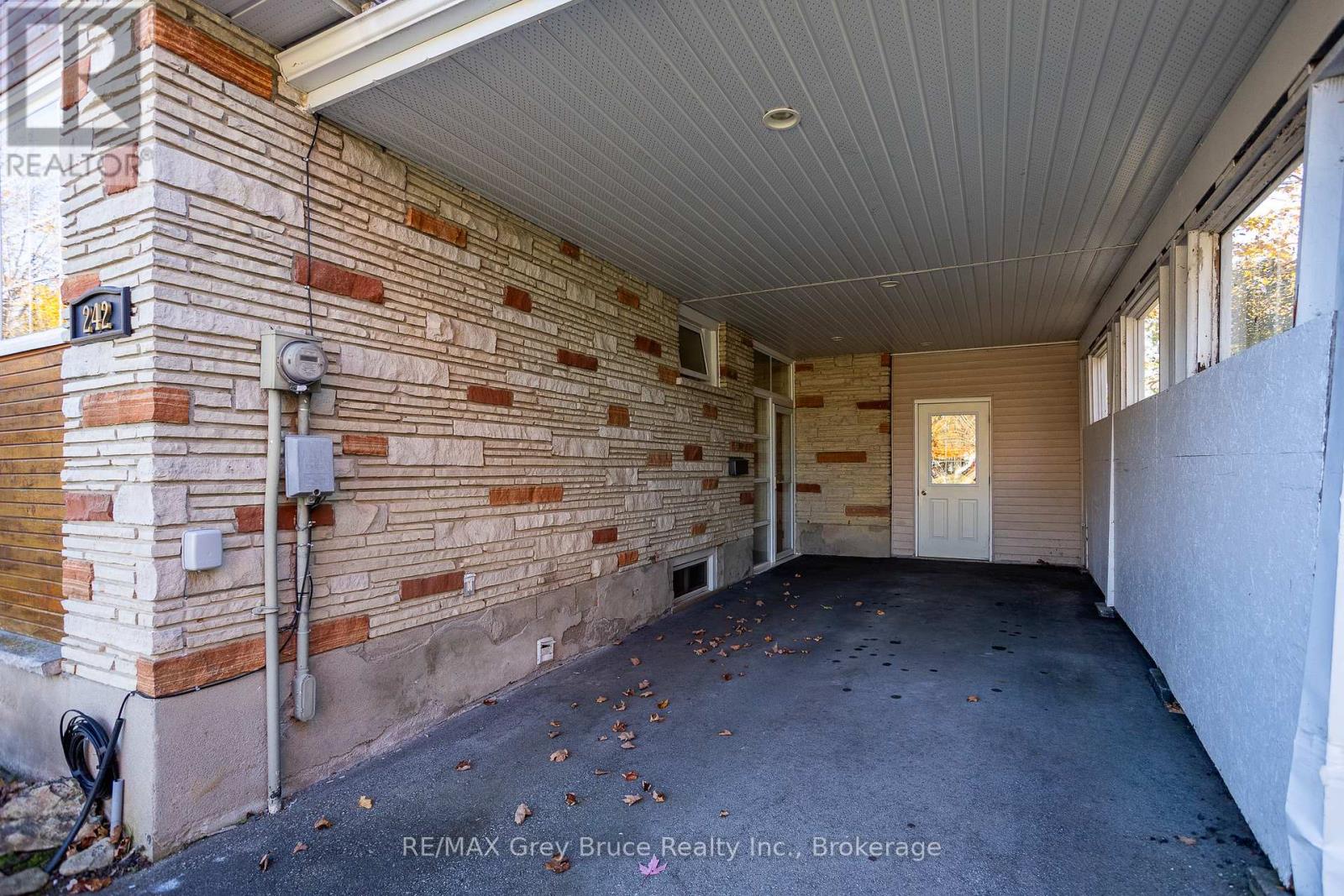 242 6th Avenue E, Owen Sound, Ontario  N4K 2T3 - Photo 3 - X12496874