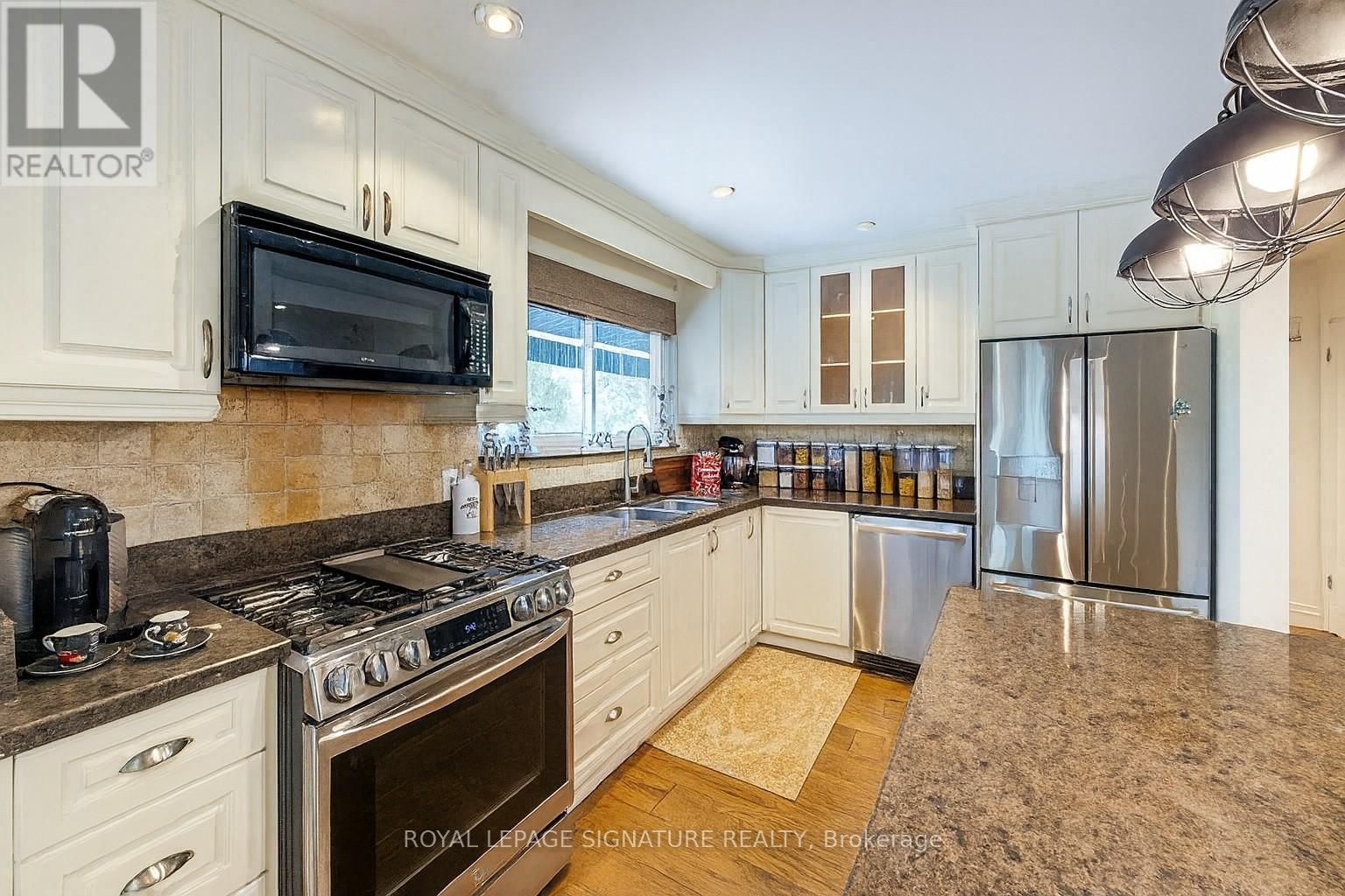 105 Catalina Drive, Toronto, Ontario  M1M 1K7 - Photo 3 - E12427437