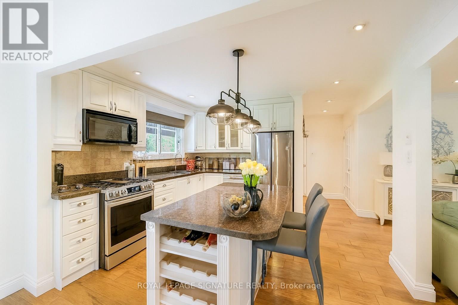 105 Catalina Drive, Toronto, Ontario  M1M 1K7 - Photo 4 - E12427437