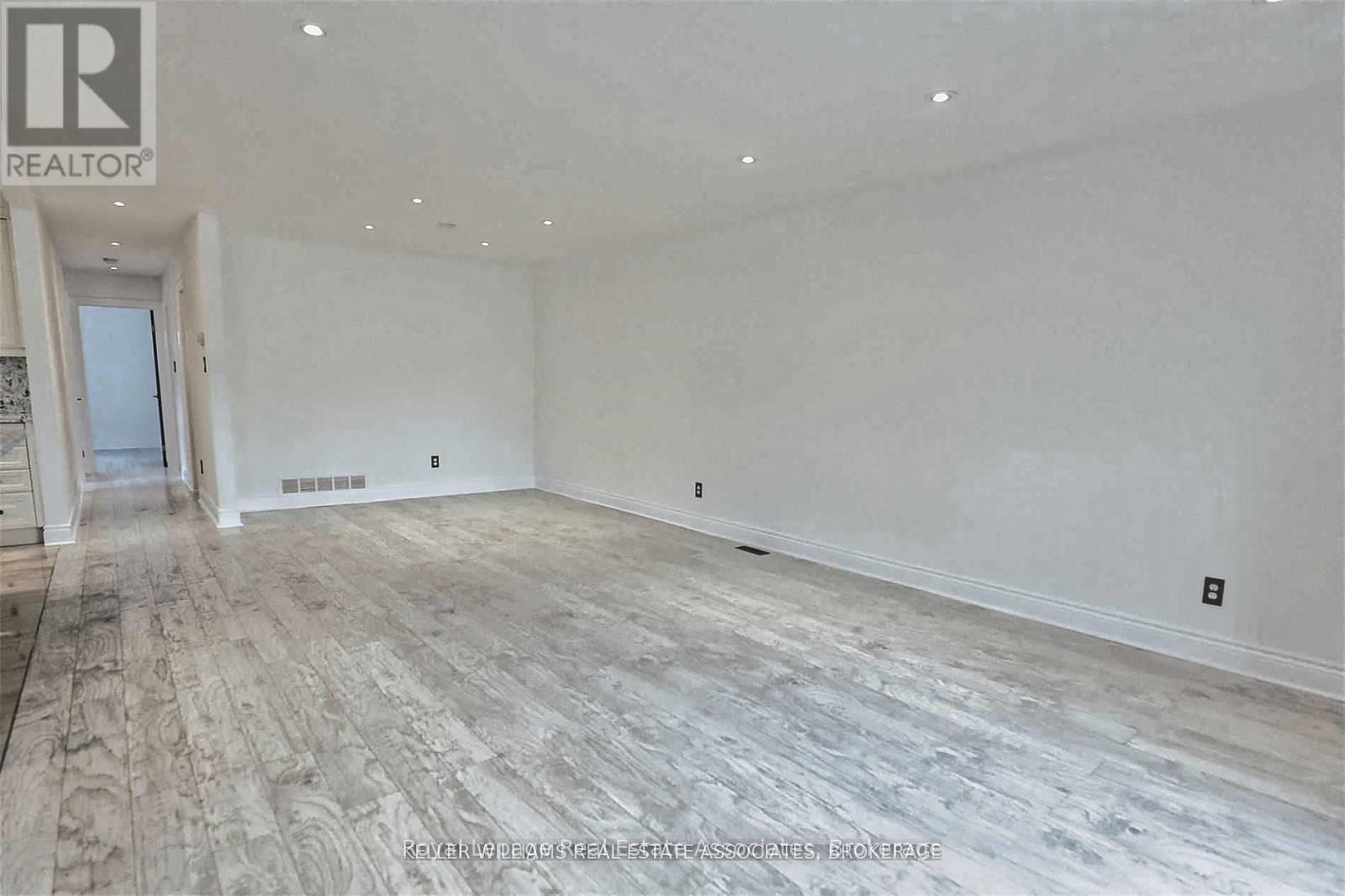 504 Fergo Avenue, Mississauga, Ontario  L5B 2J3 - Photo 12 - W12496730