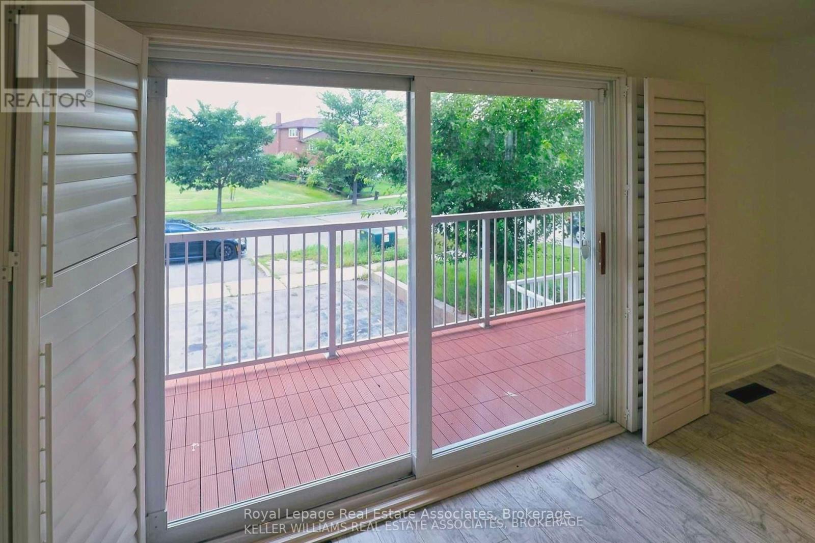 504 Fergo Avenue, Mississauga, Ontario  L5B 2J3 - Photo 10 - W12496730