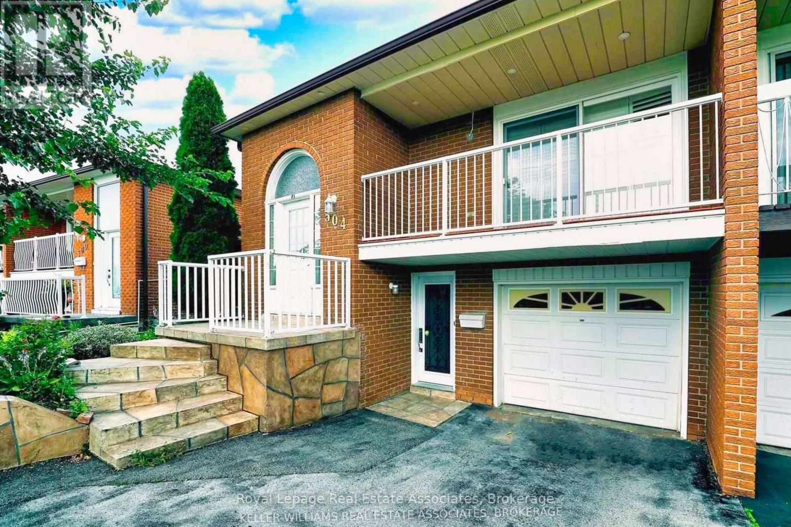 504 Fergo Avenue, Mississauga, Ontario  L5B 2J3 - Photo 2 - W12496730