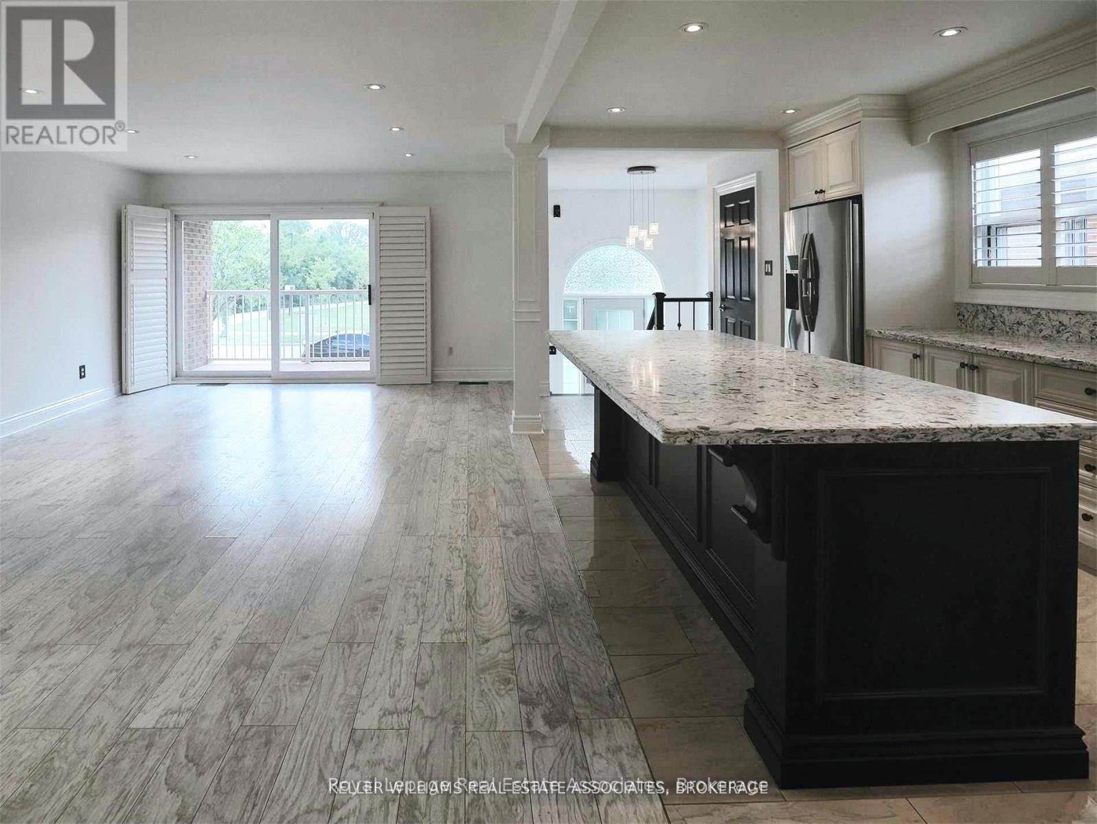 504 Fergo Avenue, Mississauga, Ontario  L5B 2J3 - Photo 6 - W12496730