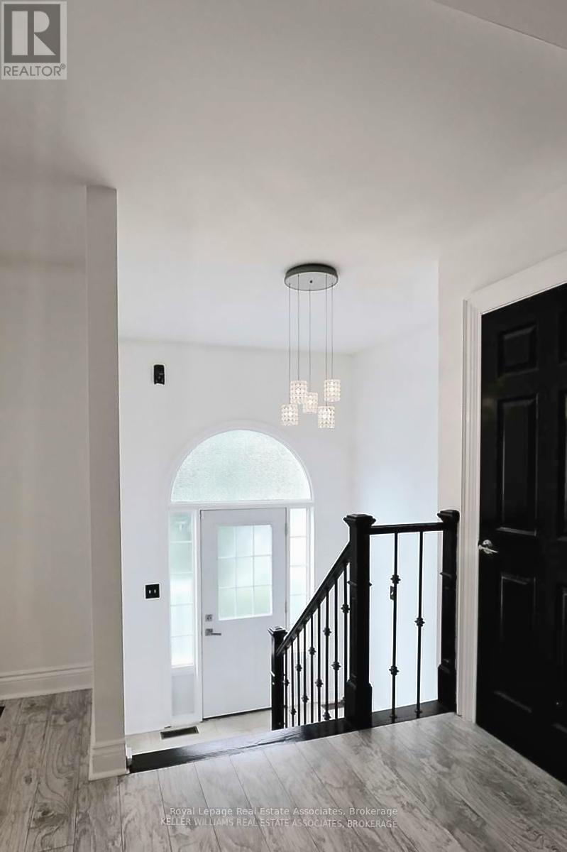 504 Fergo Avenue, Mississauga, Ontario  L5B 2J3 - Photo 7 - W12496730