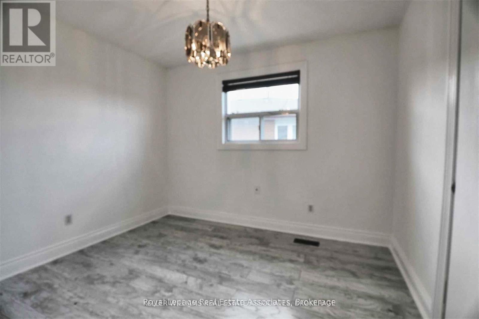 504 Fergo Avenue, Mississauga, Ontario  L5B 2J3 - Photo 15 - W12496730