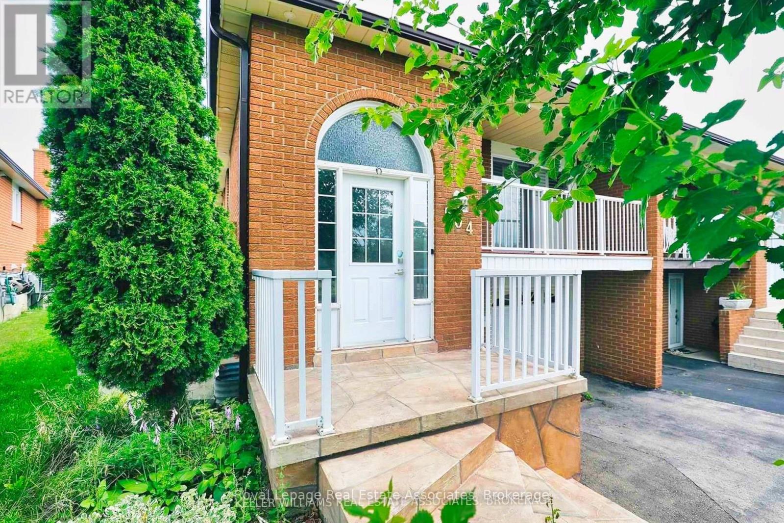 504 Fergo Avenue, Mississauga, Ontario  L5B 2J3 - Photo 3 - W12496730