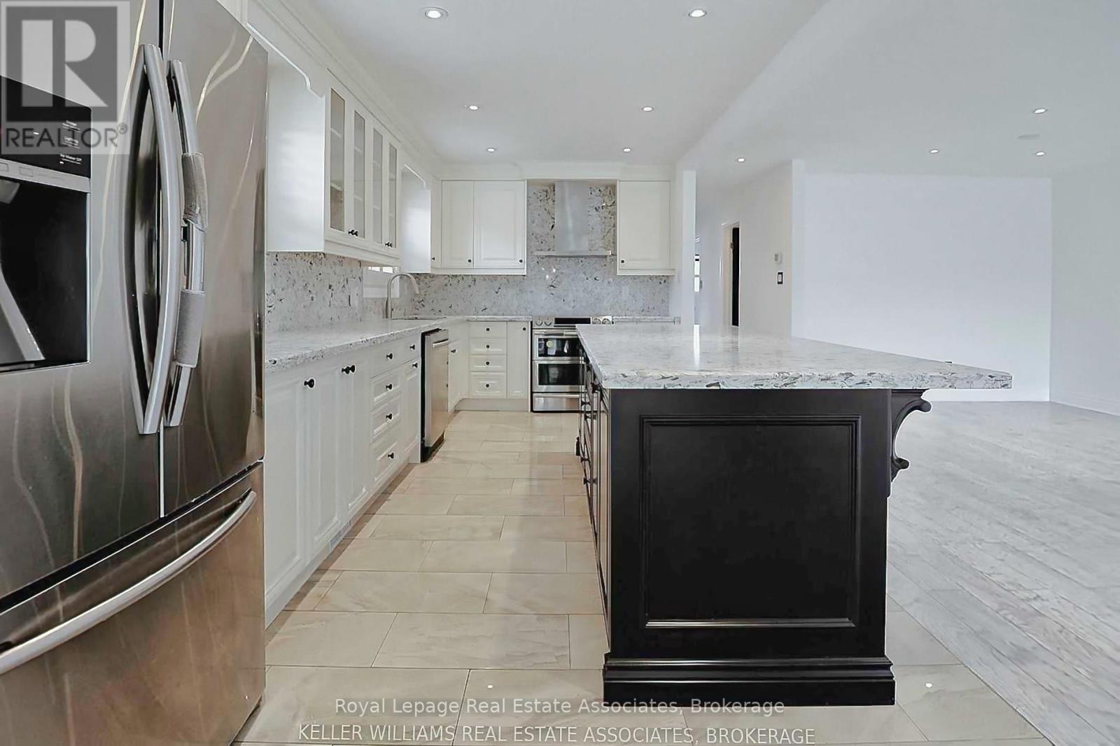 504 Fergo Avenue, Mississauga, Ontario  L5B 2J3 - Photo 8 - W12496730