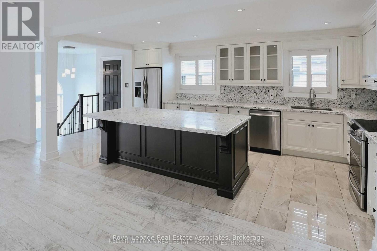 504 Fergo Avenue, Mississauga, Ontario  L5B 2J3 - Photo 9 - W12496730