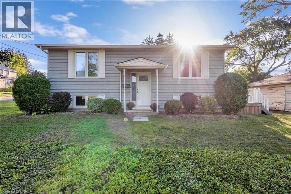 11 Fourth Avenue, Brantford, Ontario  N3S 7T9 - Photo 2 - 40778691