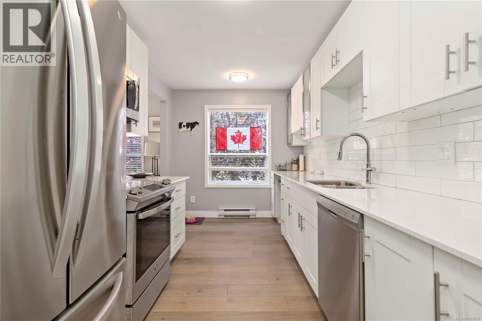 203 9945 Fifth St, Sidney, British Columbia  V8L 2X6 - Photo 4 - 1018658