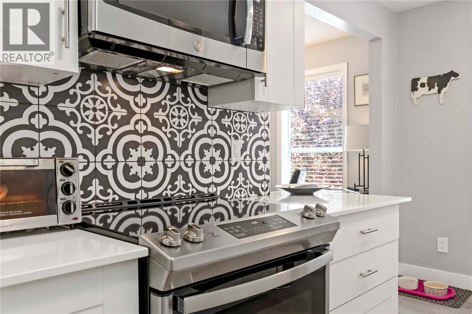 203 9945 Fifth St, Sidney, British Columbia  V8L 2X6 - Photo 5 - 1018658