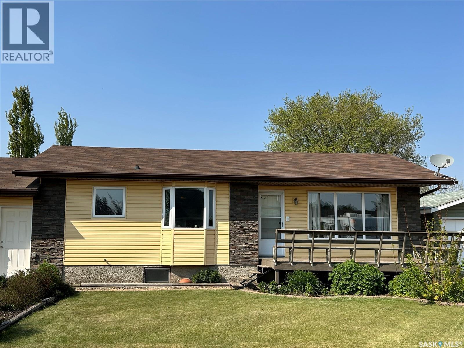 5 Main Crescent, Muenster, Saskatchewan  S0K 2Y0 - Photo 2 - SK022069