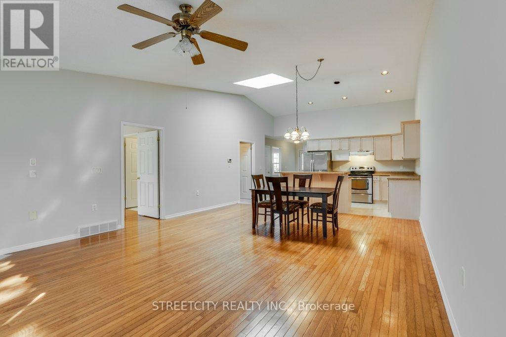 29 - 680 Commissioners Road, London South, Ontario  N6K 4T8 - Photo 12 - X12419139