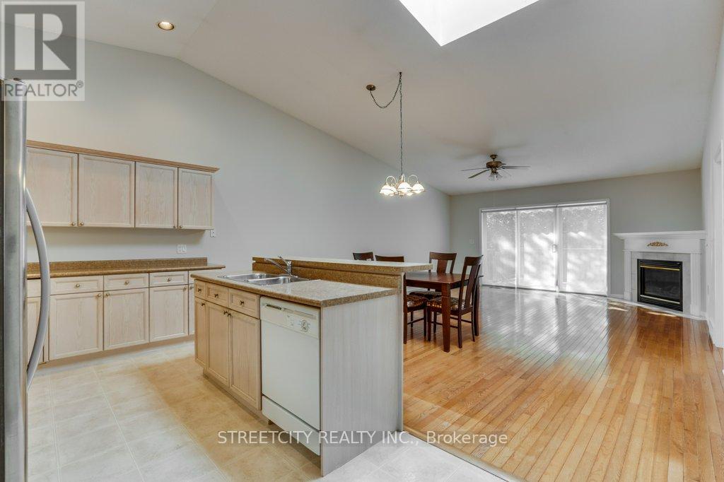 29 - 680 Commissioners Road, London South, Ontario  N6K 4T8 - Photo 9 - X12419139