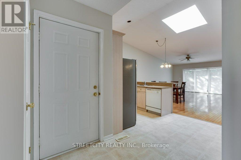 29 - 680 Commissioners Road, London South, Ontario  N6K 4T8 - Photo 8 - X12419139