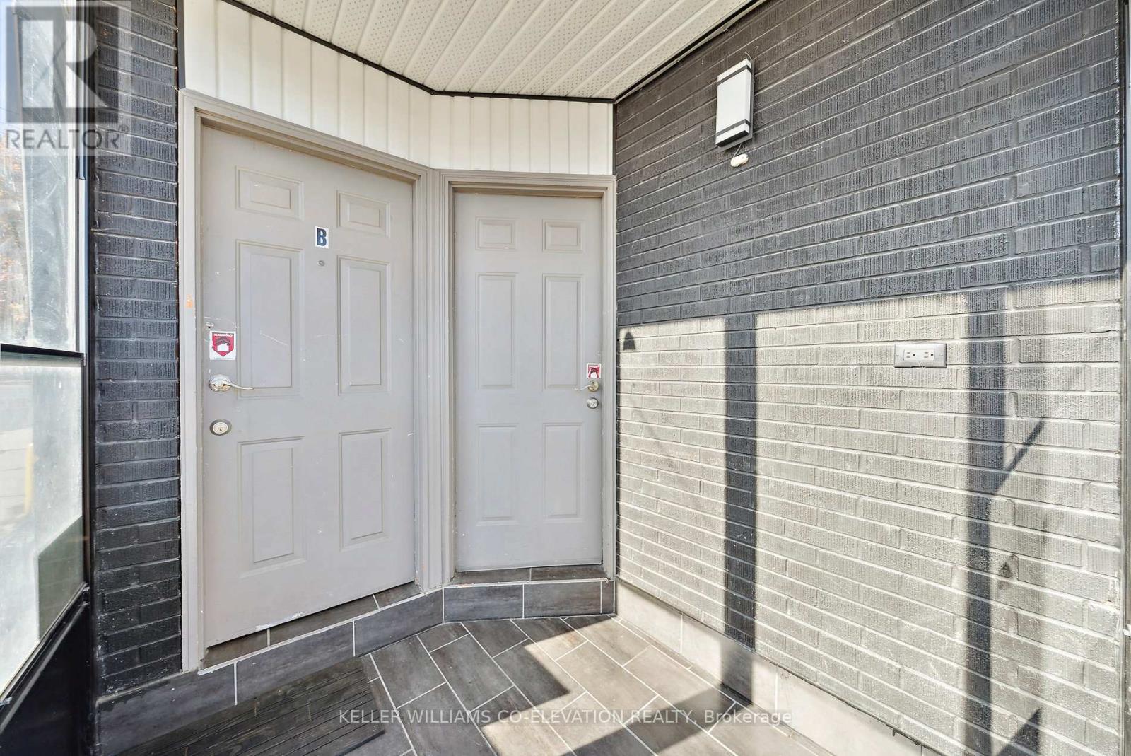 Upper Level - 681 Scarlett Road, Toronto, Ontario  M9P 2T3 - Photo 7 - W12454341