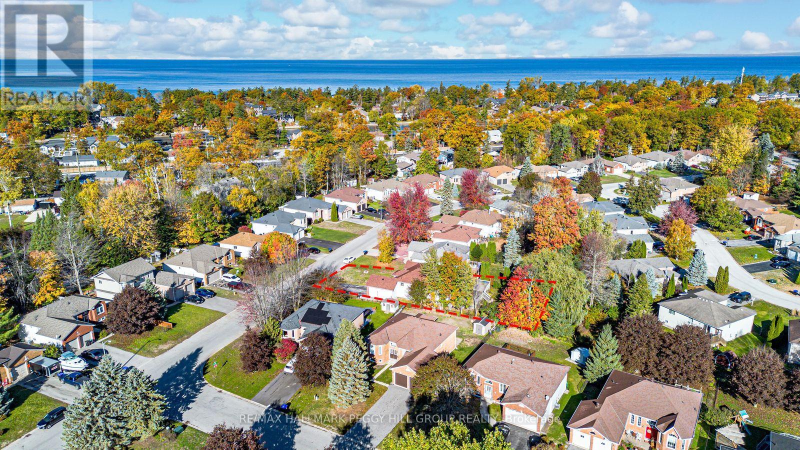 29 Silver Birch Avenue, Wasaga Beach, Ontario  L9Z 1B7 - Photo 2 - S12462695