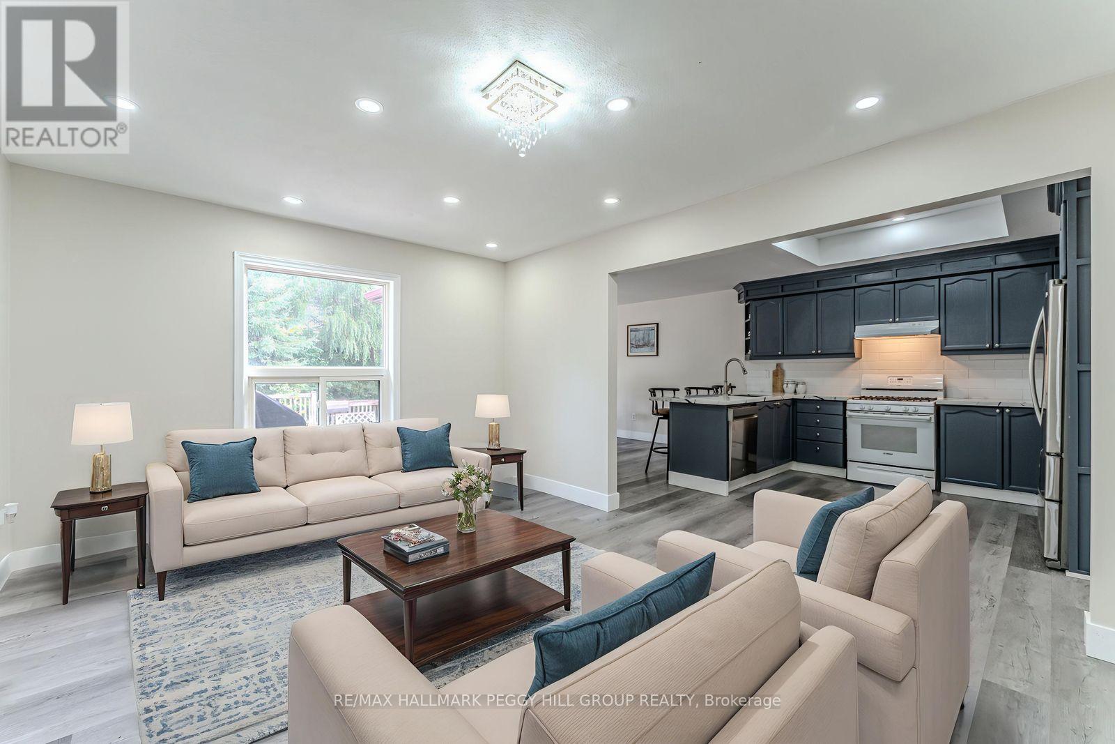 29 Silver Birch Avenue, Wasaga Beach, Ontario  L9Z 1B7 - Photo 5 - S12462695