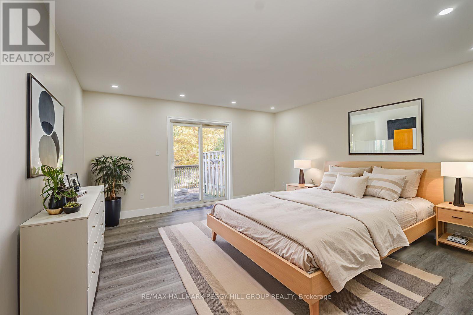 29 Silver Birch Avenue, Wasaga Beach, Ontario  L9Z 1B7 - Photo 8 - S12462695