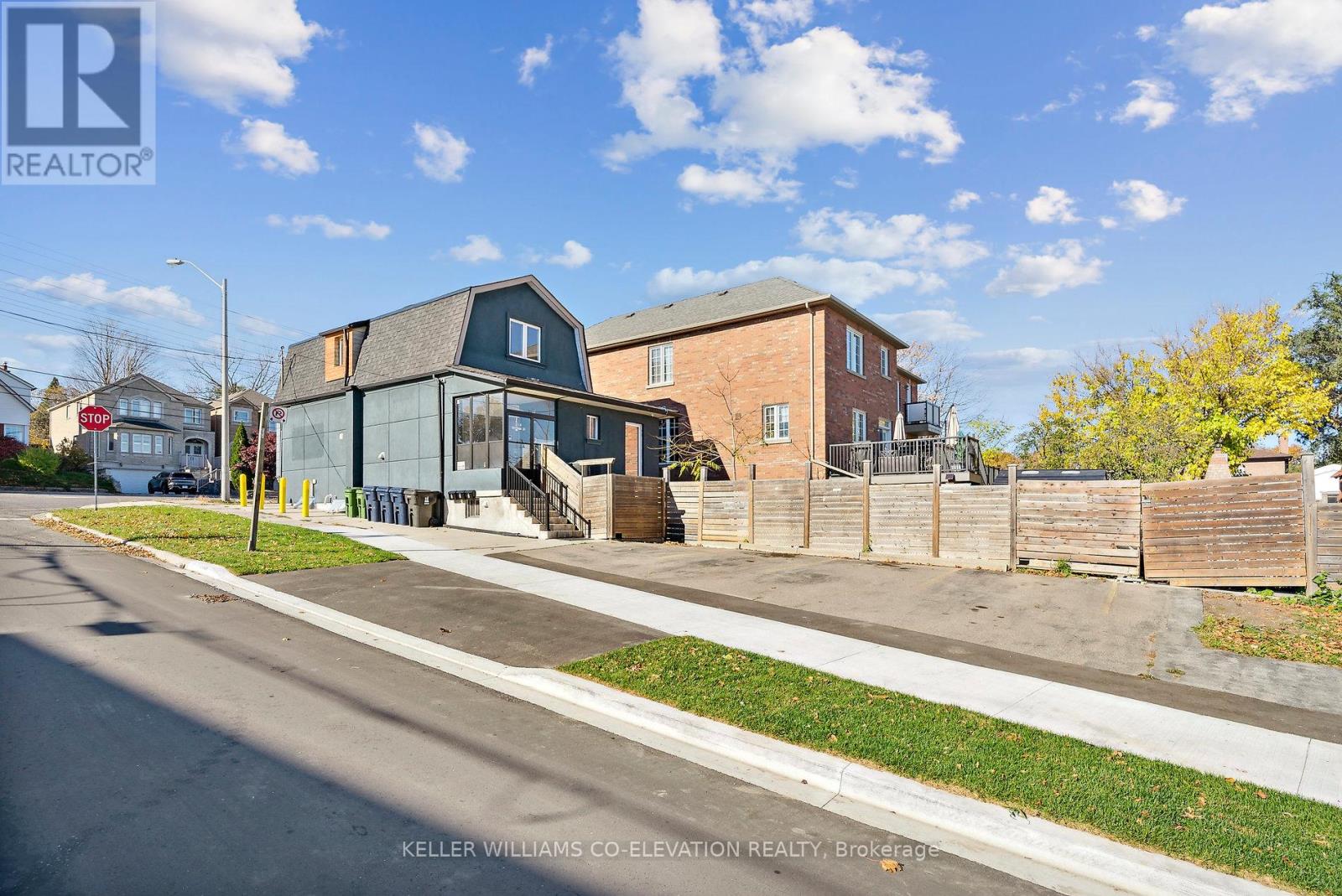 Upper Level - 681 Scarlett Road, Toronto, Ontario  M9P 2T3 - Photo 4 - W12454341