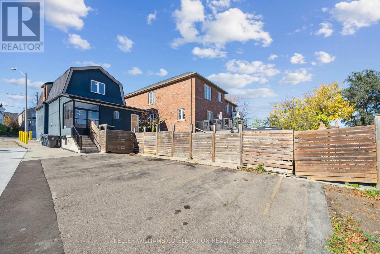 Upper Level - 681 Scarlett Road, Toronto, Ontario  M9P 2T3 - Photo 5 - W12454341