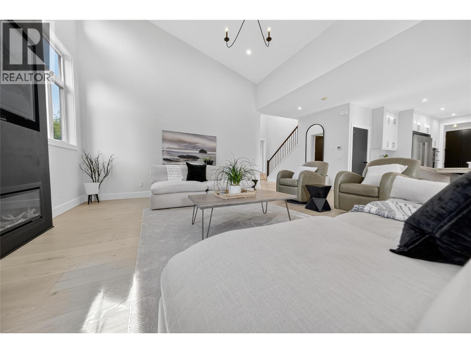 1323 Mcdonald Road, Cranbrook, British Columbia V1C 6V9 - Photo 8 - 10366943