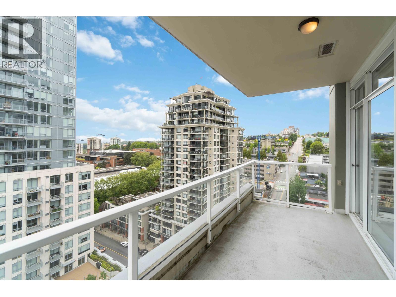 1904 39 Sixth Street, New Westminster, British Columbia  V3L 0B3 - Photo 2 - R3063554