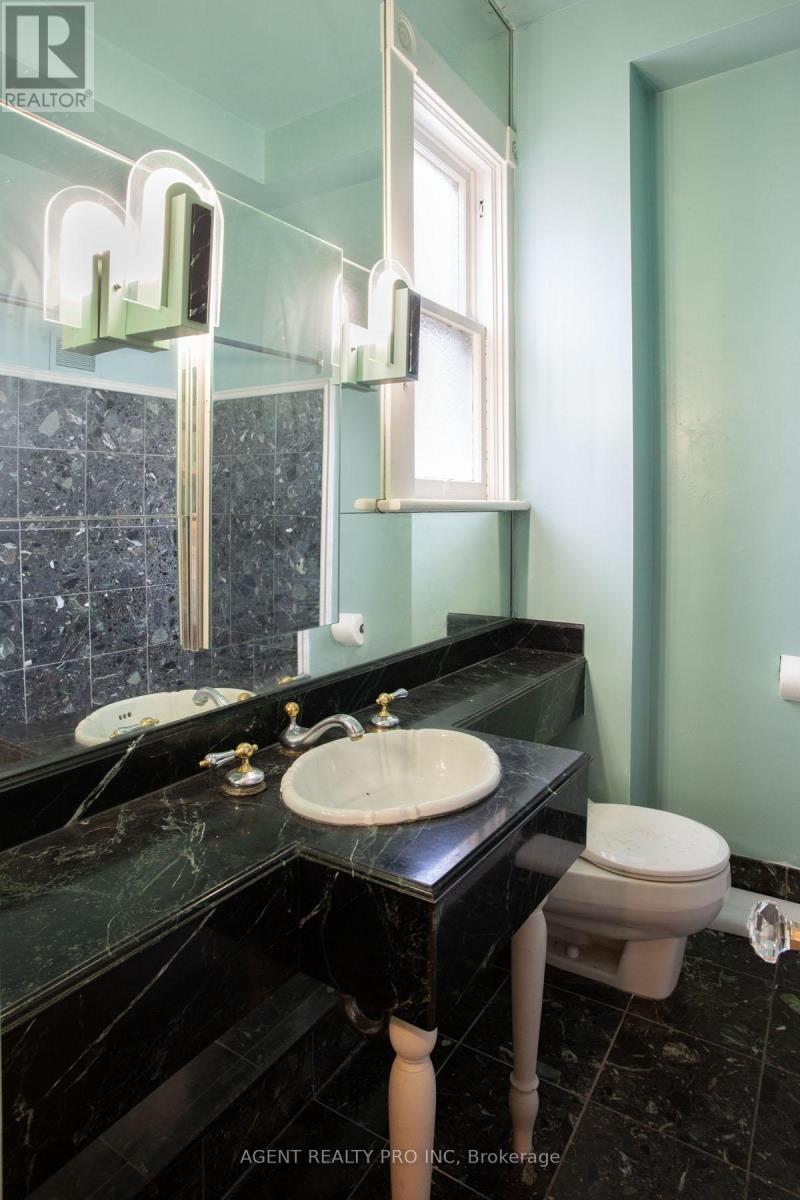 302 Central Street, London East, Ontario  N6B 2C8 - Photo 10 - X12497200