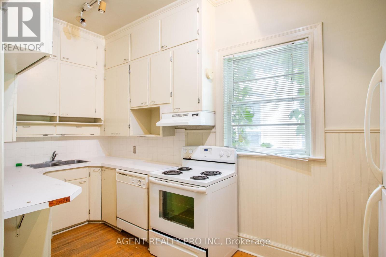 302 Central Street, London East, Ontario  N6B 2C8 - Photo 30 - X12497200